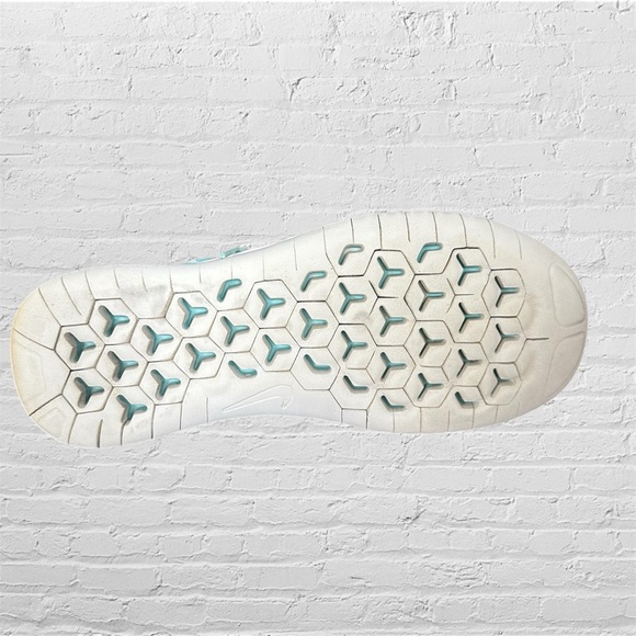 EUC! WOMEN’S NIKE FREE RN 2018 SUN ISLAND GREEN - Picture 8 of 9